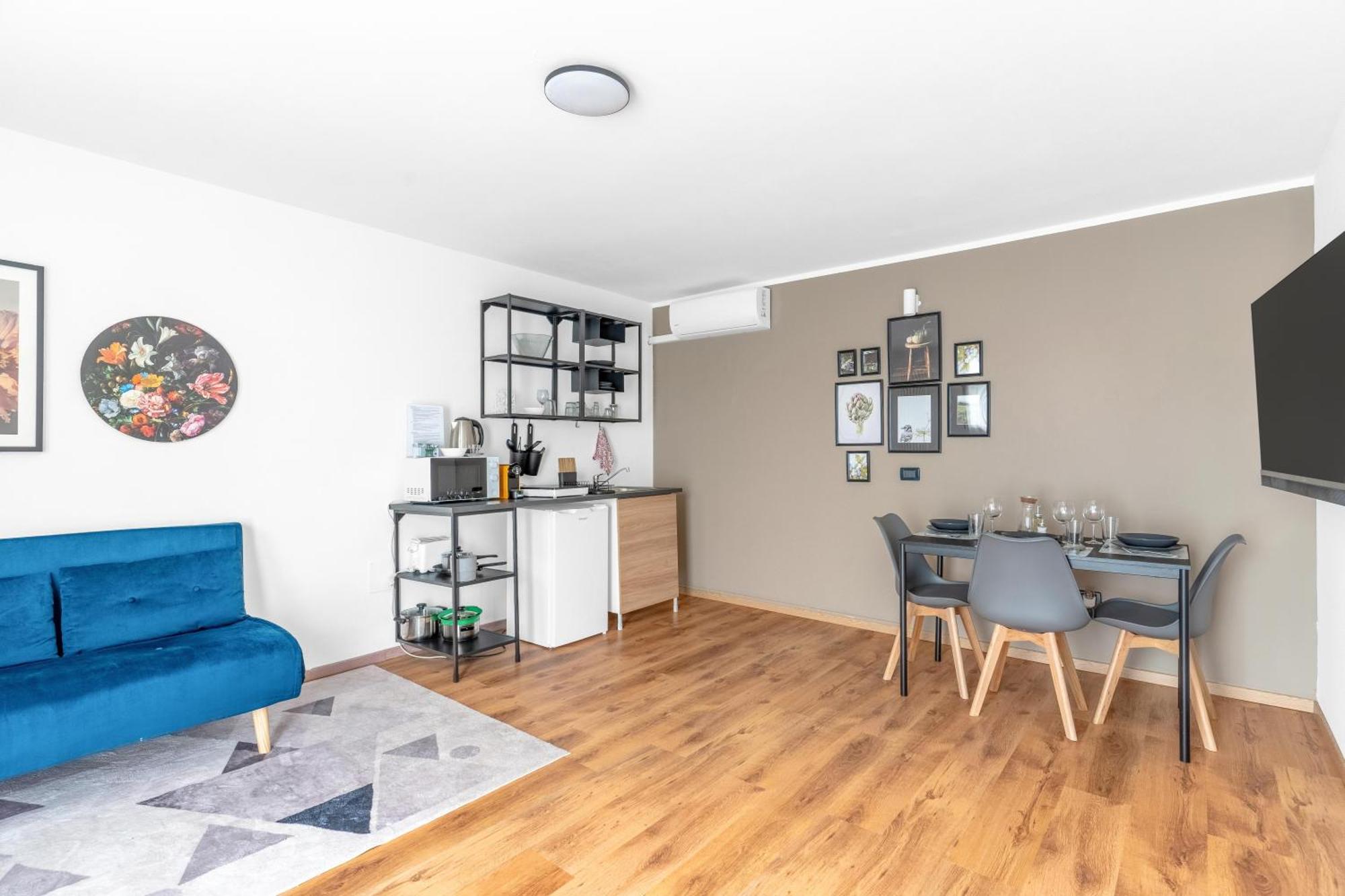 -Free Pool And Parking- Garda House Apartments 卡斯特努沃德加尔达 外观 照片