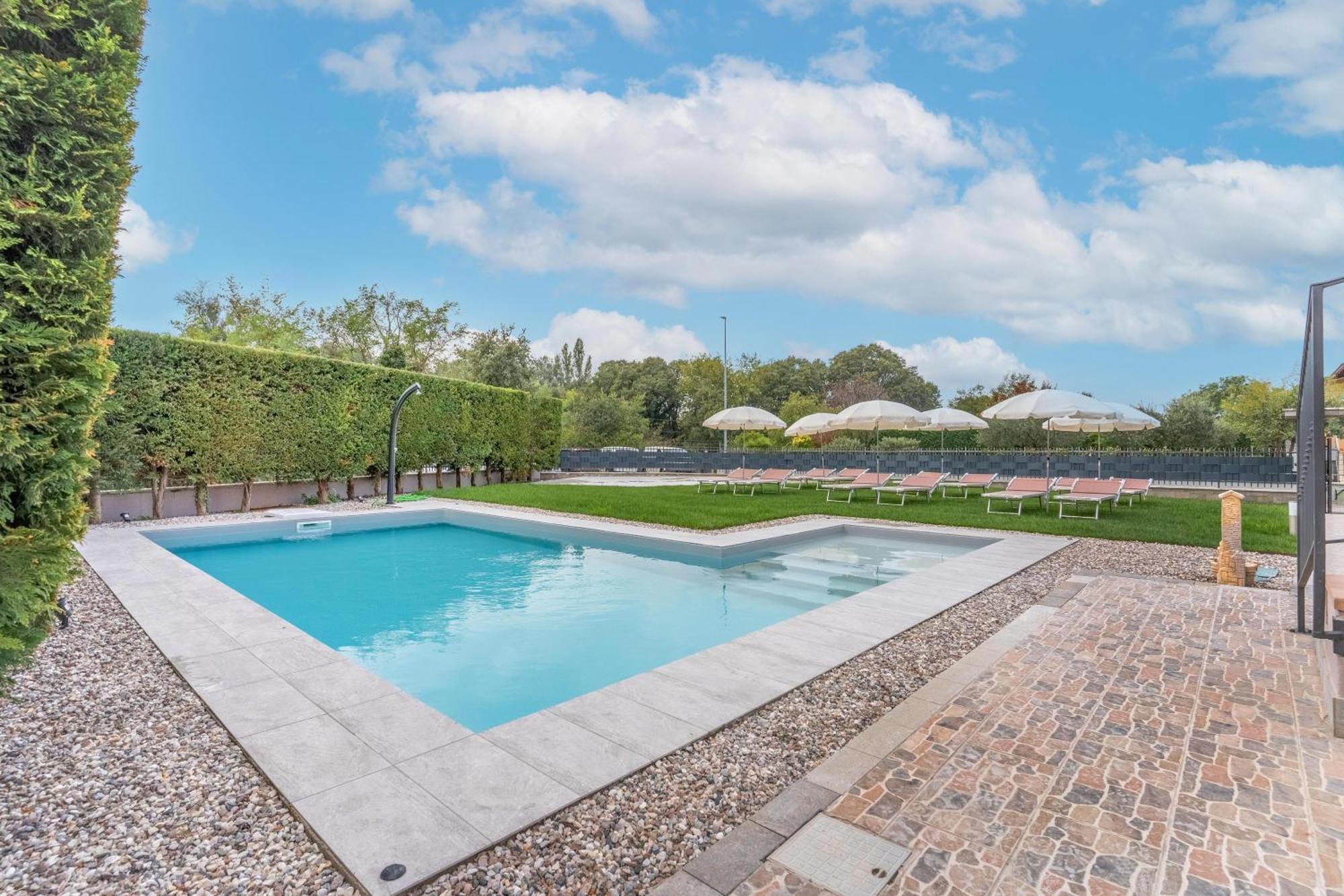 -Free Pool And Parking- Garda House Apartments 卡斯特努沃德加尔达 外观 照片
