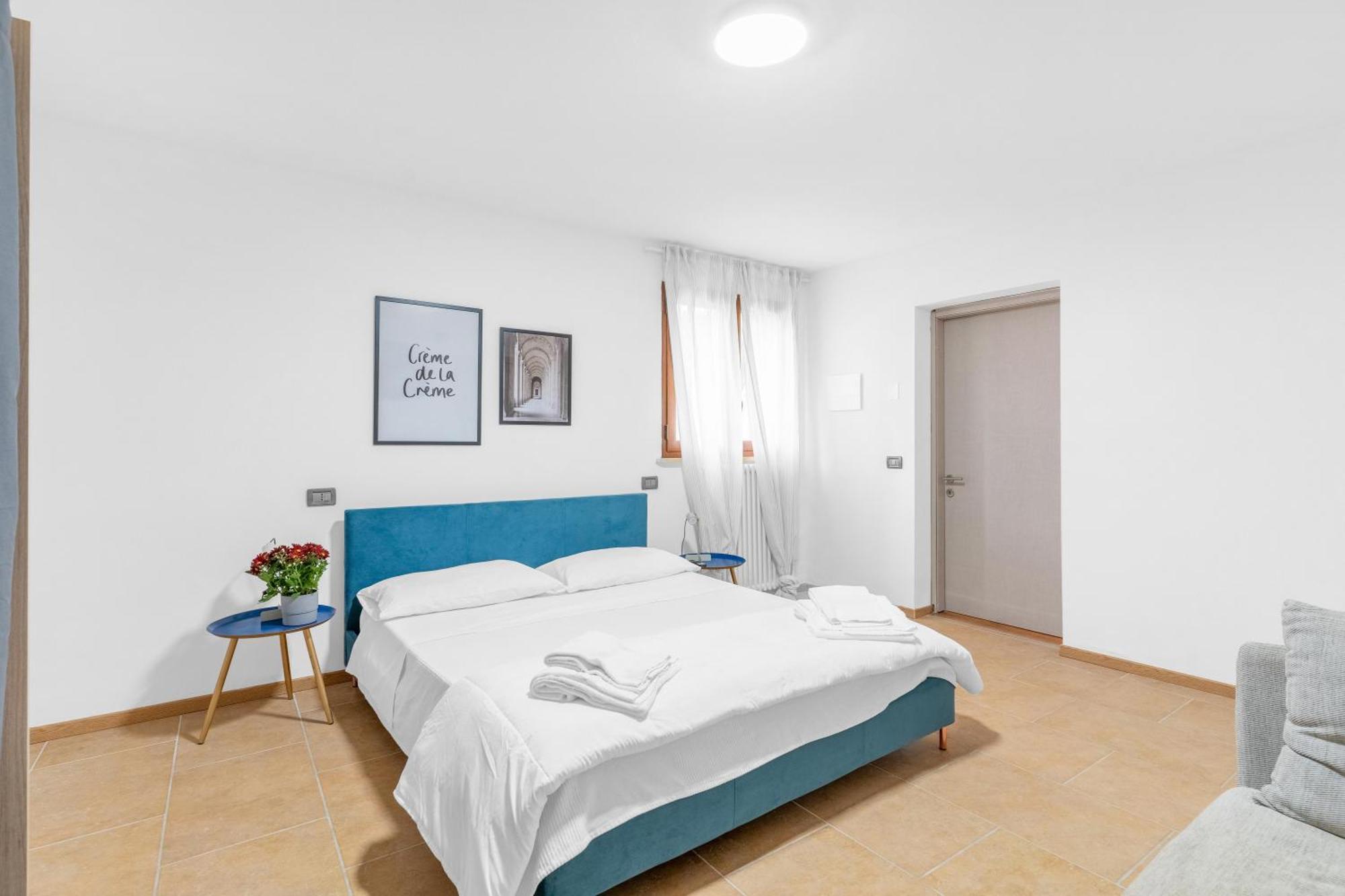 -Free Pool And Parking- Garda House Apartments 卡斯特努沃德加尔达 外观 照片