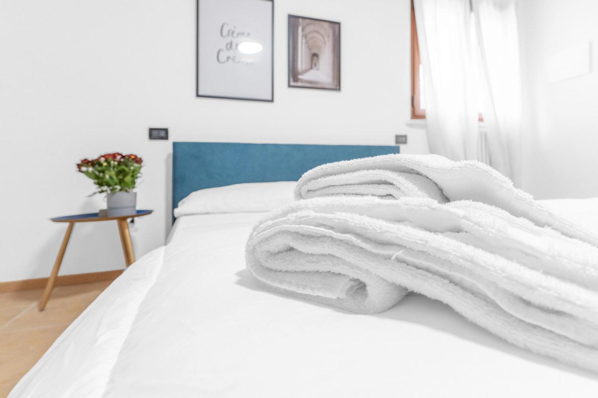 -Free Pool And Parking- Garda House Apartments 卡斯特努沃德加尔达 外观 照片