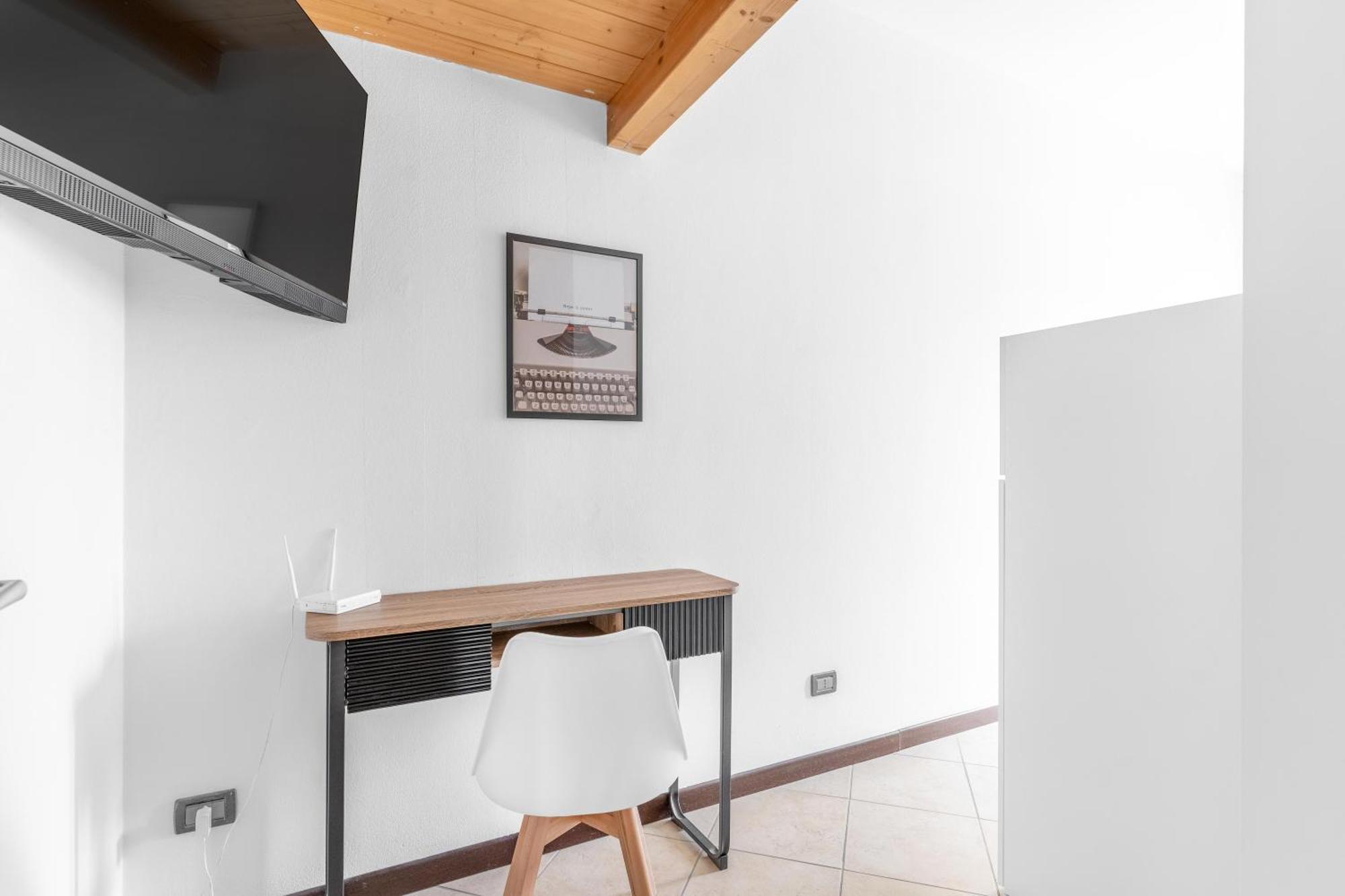 -Free Pool And Parking- Garda House Apartments 卡斯特努沃德加尔达 外观 照片