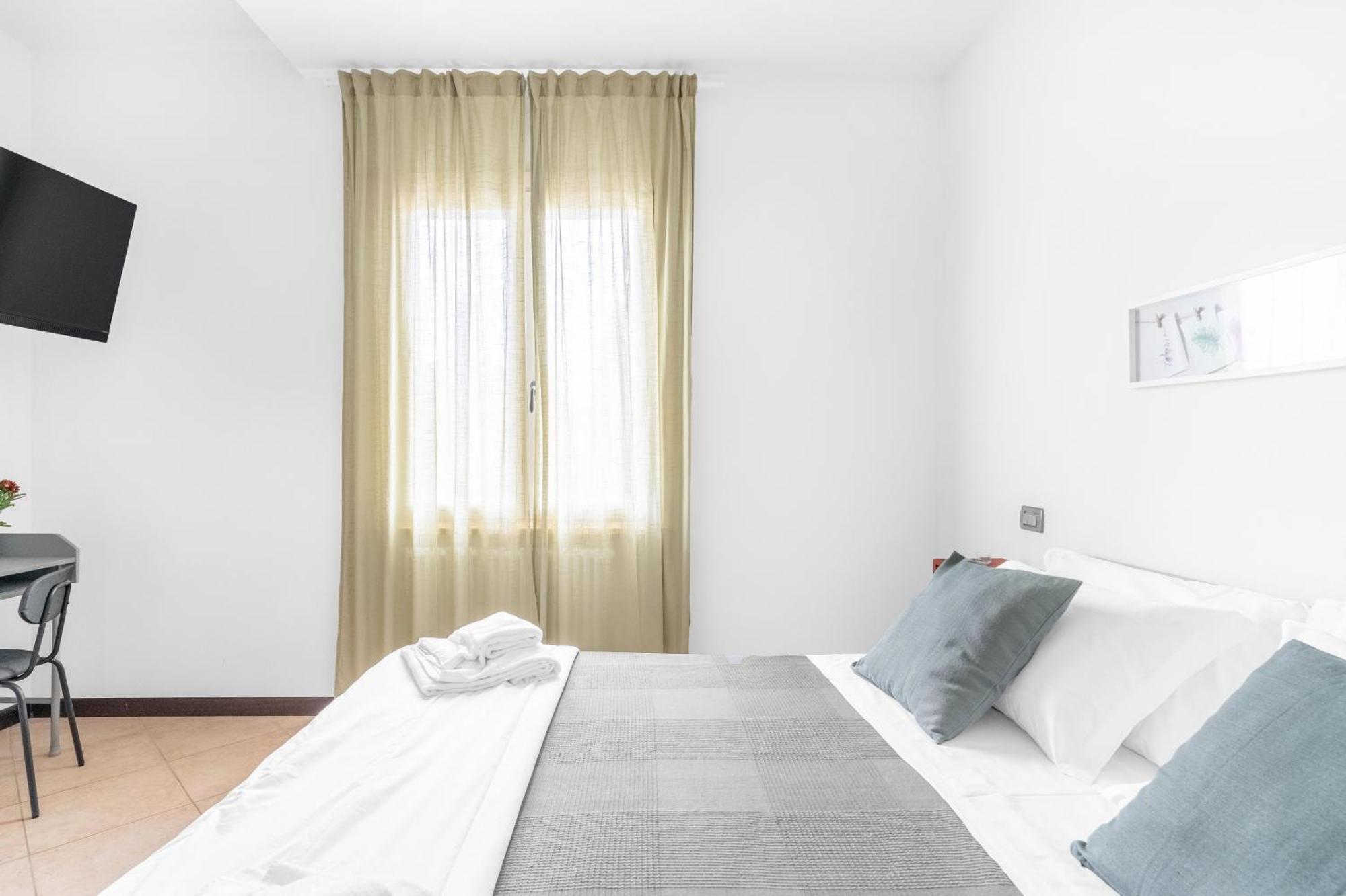 -Free Pool And Parking- Garda House Apartments 卡斯特努沃德加尔达 外观 照片