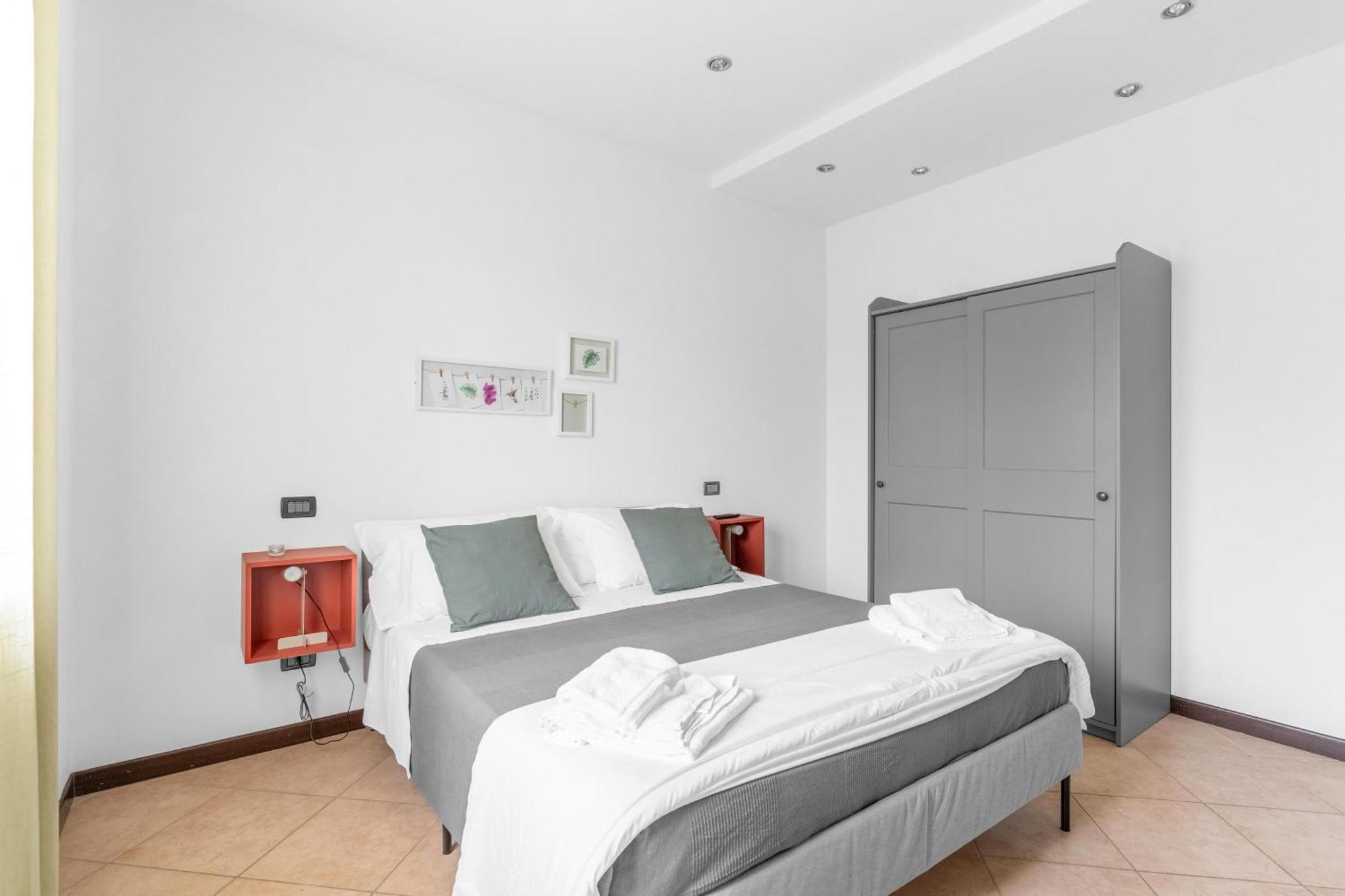 -Free Pool And Parking- Garda House Apartments 卡斯特努沃德加尔达 外观 照片