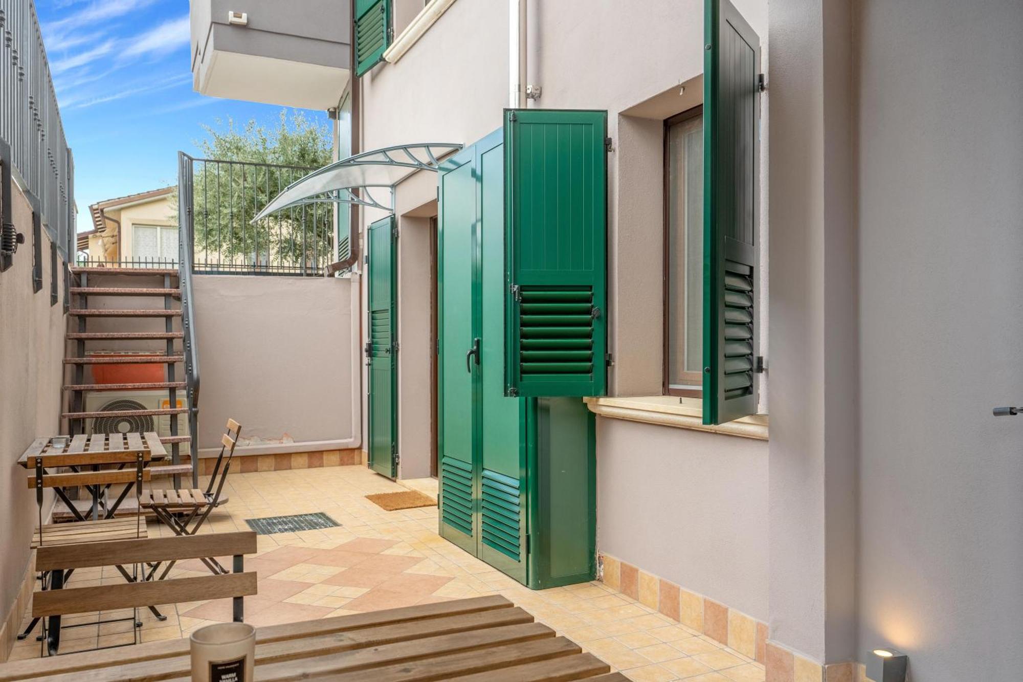 -Free Pool And Parking- Garda House Apartments 卡斯特努沃德加尔达 外观 照片