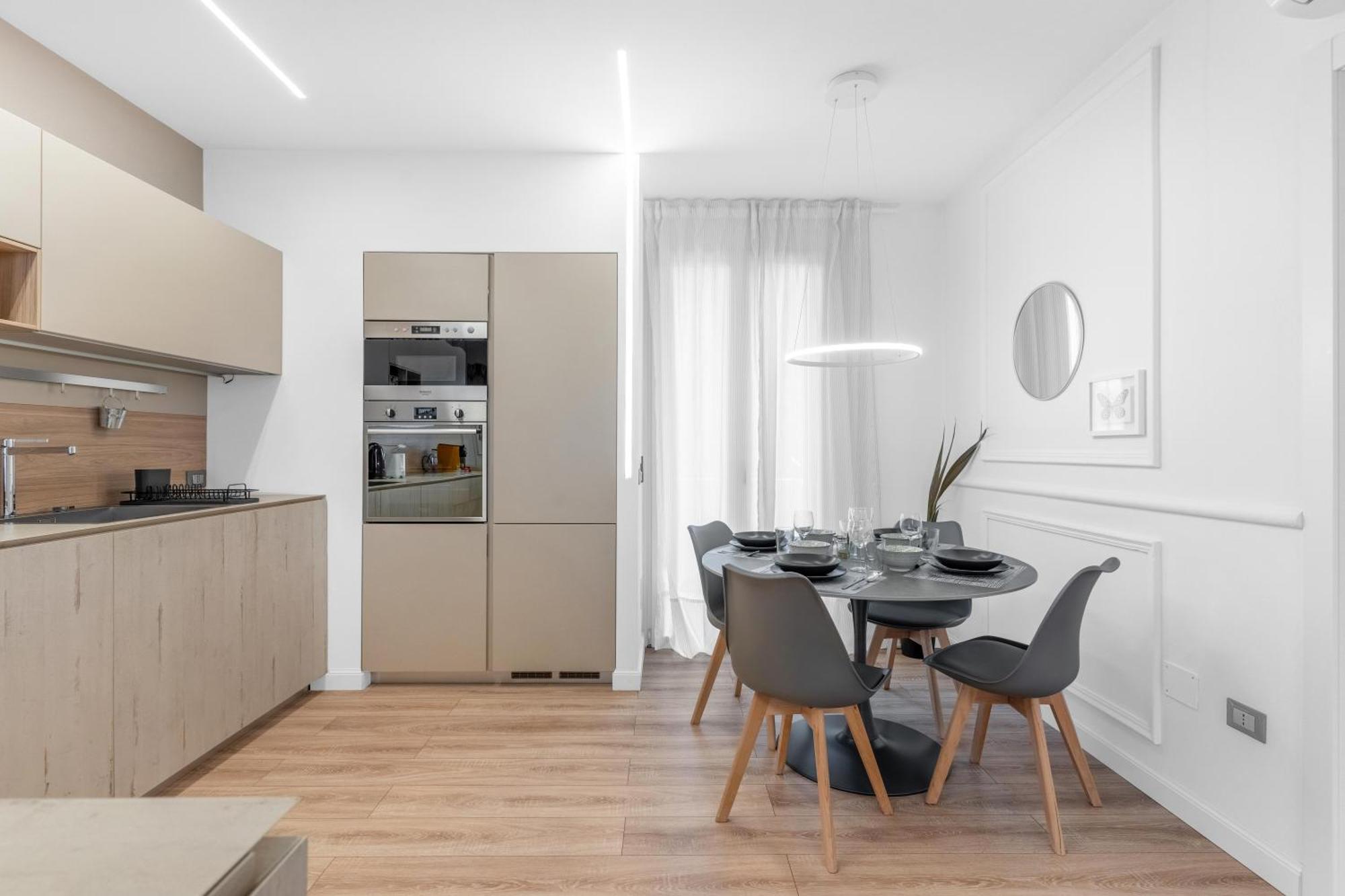 -Free Pool And Parking- Garda House Apartments 卡斯特努沃德加尔达 外观 照片