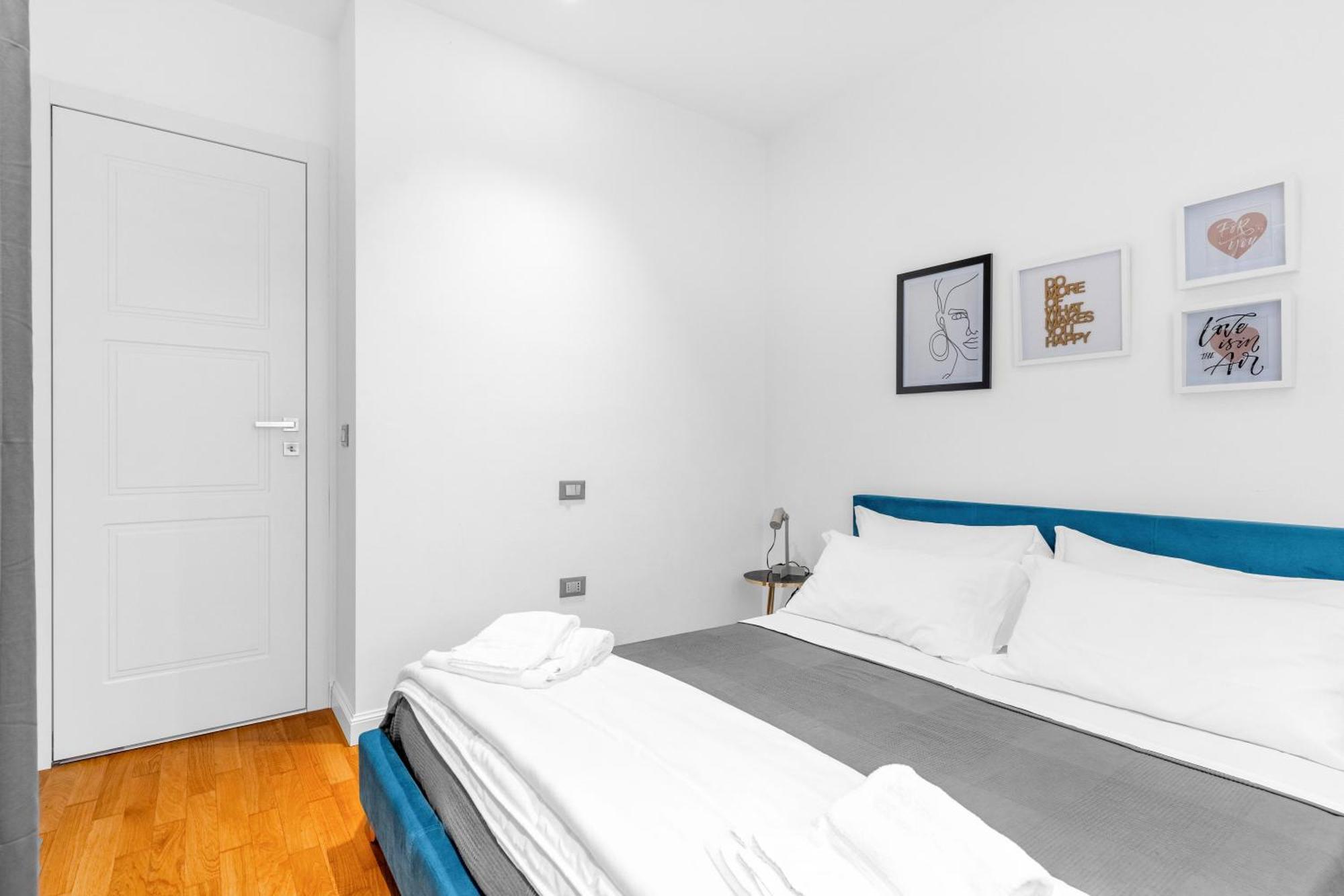 -Free Pool And Parking- Garda House Apartments 卡斯特努沃德加尔达 外观 照片