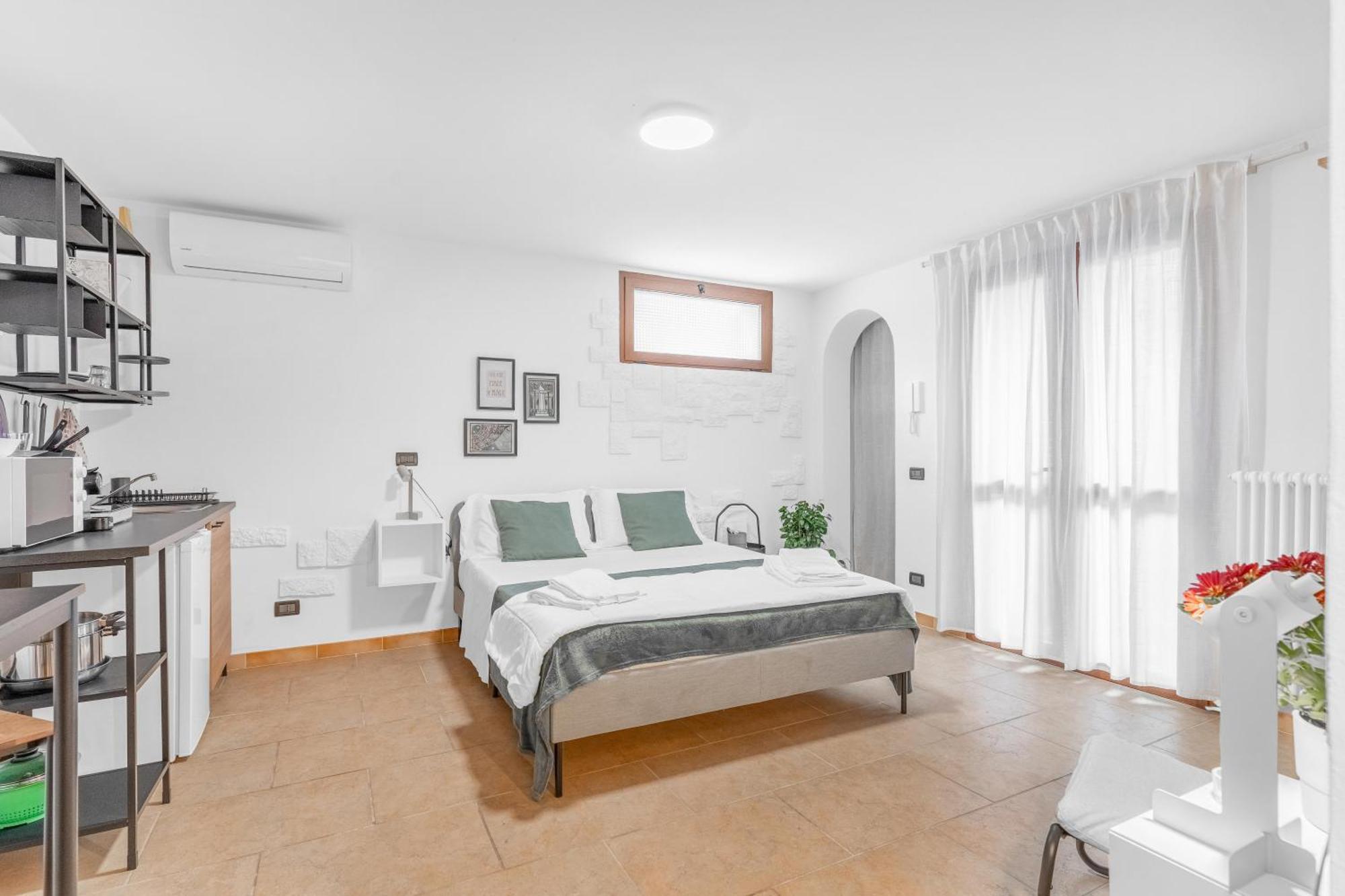 -Free Pool And Parking- Garda House Apartments 卡斯特努沃德加尔达 外观 照片