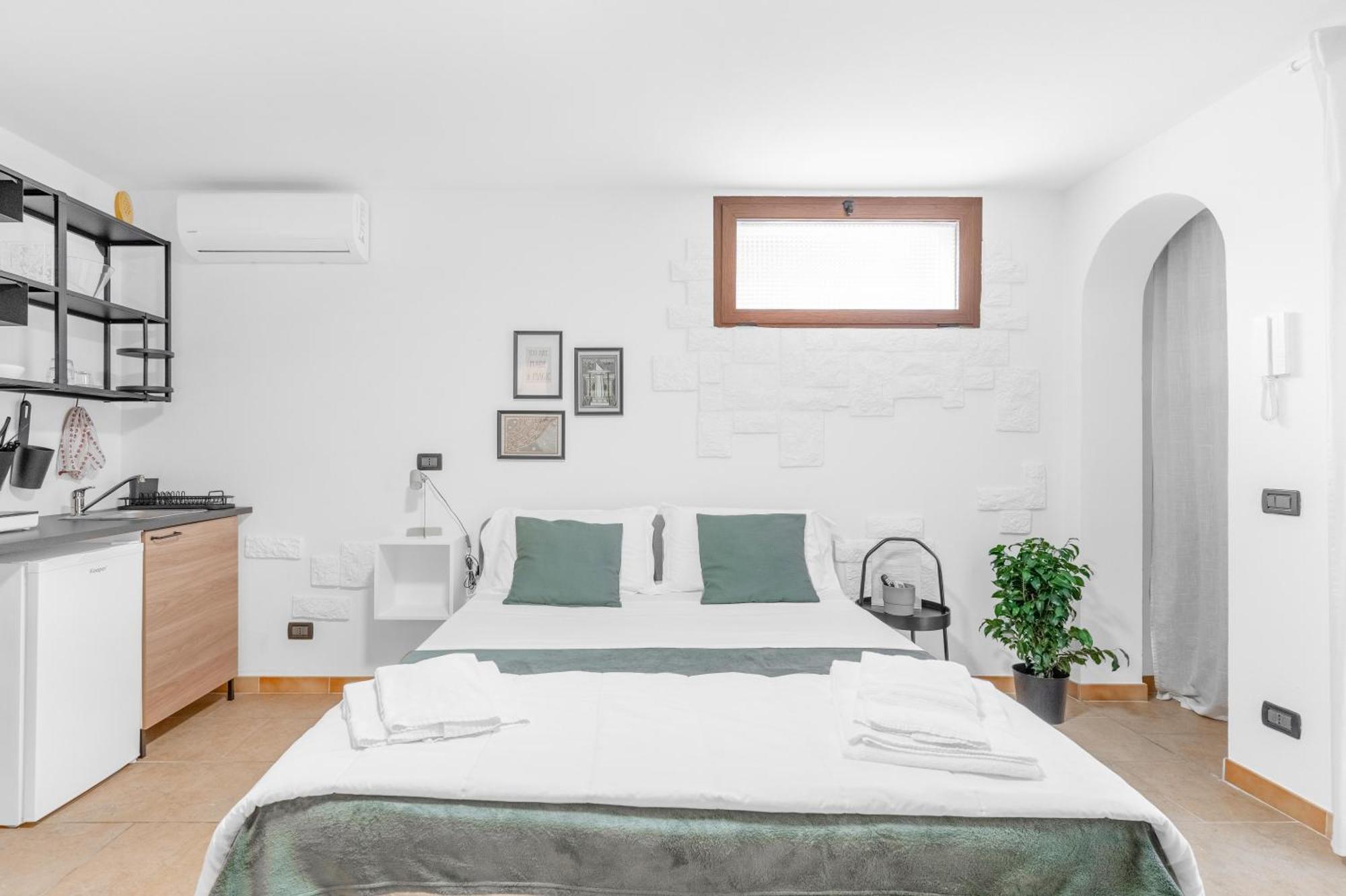 -Free Pool And Parking- Garda House Apartments 卡斯特努沃德加尔达 外观 照片